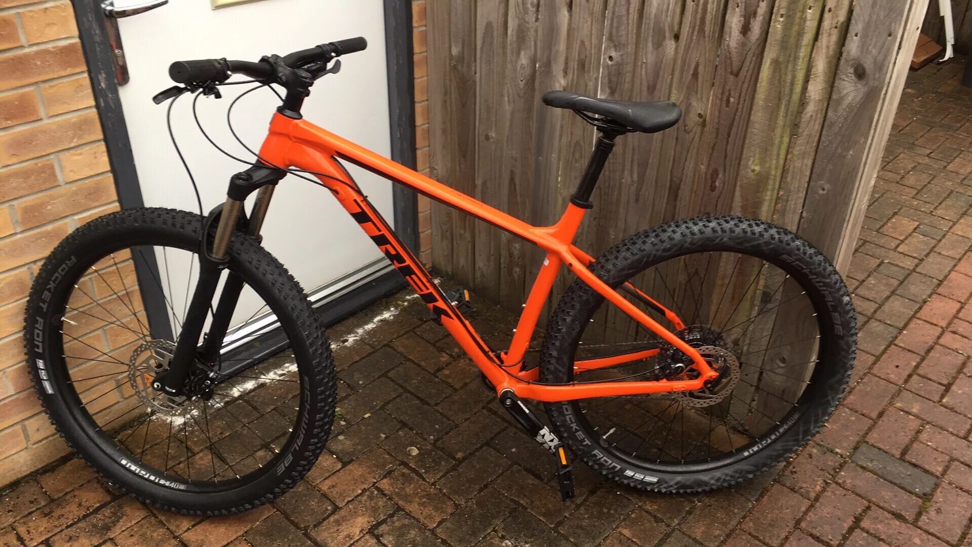 Trek roscoe. Trek Roscoe 8. Trek Roscoe 8 2018. Велосипед Trek Roscoe 8 2021. Trek Roscoe 7 2021 Orange.