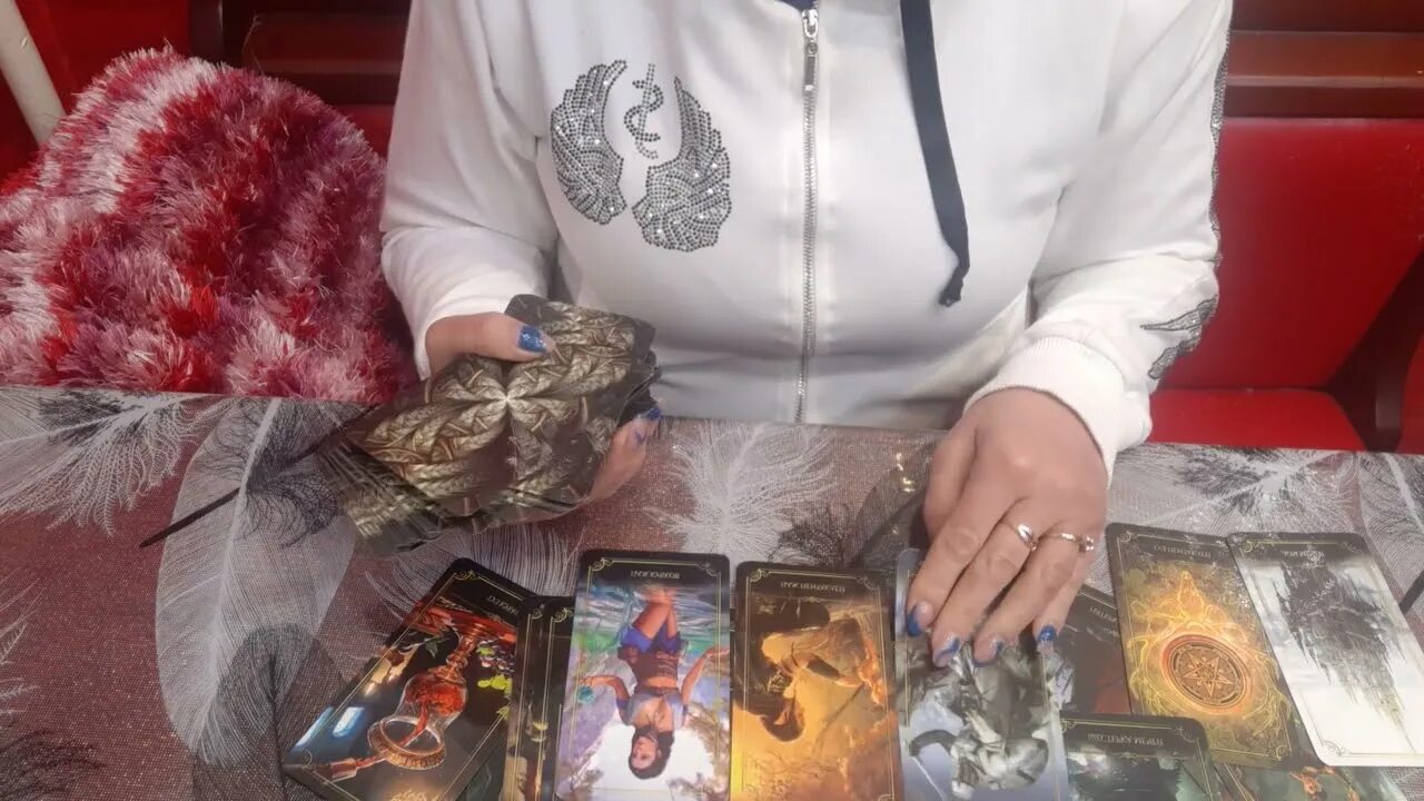 Расклад таро колена. Канада таролог. Гадаю на таро. Таролог колена из канады. Канада таролог.
