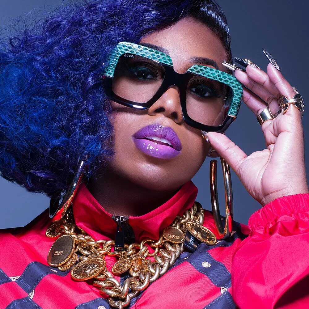 Missy elliott хип хоп исполнительница. Missy elliott 2000. Женские реперы. Рэп мисси эллиот. Мисси эллиот американская певица.