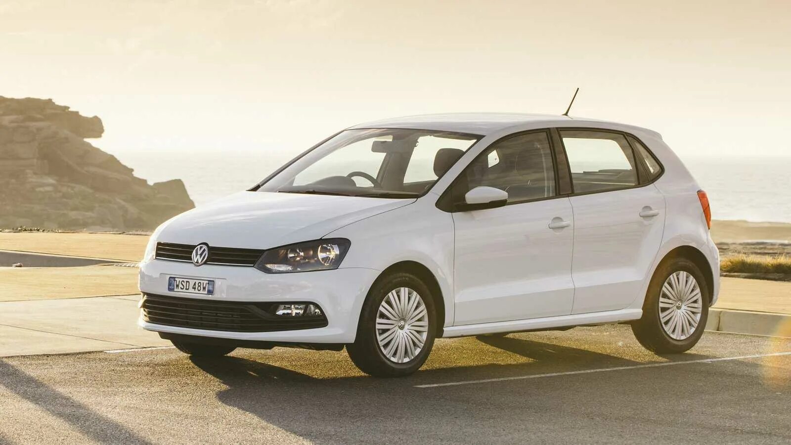 Vw polo отзывы. Volkswagen Polo Hatchback 2014. Фольксваген поло хэтчбек 2014. Volkswagen Polo 2014 хэтчбек. WV Polo 5.