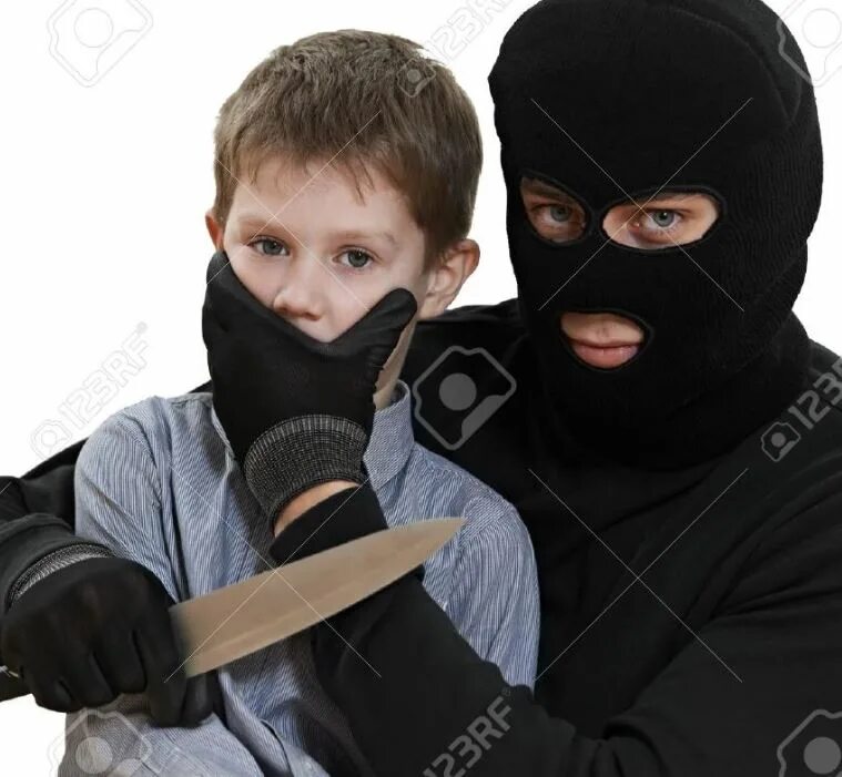 Угрожают похитить. Бандиты в масках. Дети бандиты.