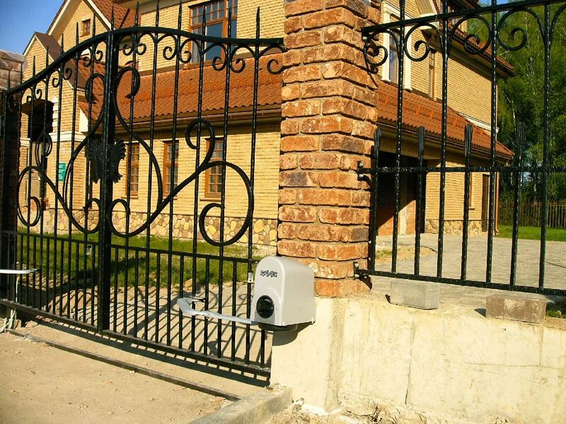 Монтаж распашных ворот. Неисправность распашных ворот. Распашные ворота адс400 без автоматики. Ворота распашные металлические автоматические. Привод для ворот f500.