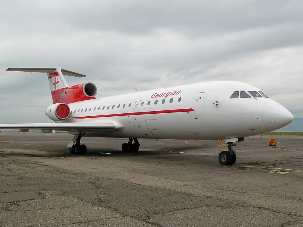 Самолет грузи. Georgian Airways Тбилиси-Москва. Самолёты Georgian Airways. Airzena як 42. Georgian Airways Батуми.