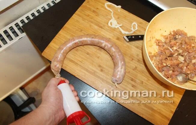 Делаем домашнюю колбасу в кишках через мясорубку. Набиваем домашнюю колбасу. колбаса домашняя из индейки в кишке. домашние колбаски в кишке. домашняя колбаса из фарша в кишке.