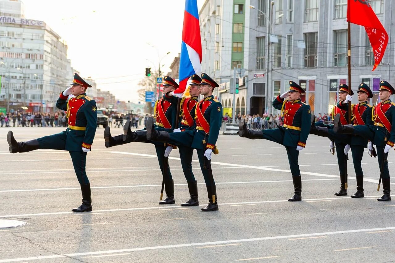 Какова парад. Парад Победы 2022 в Новосибирске. Парад Победы в Новосибирске 2022 9 мая. Военный парад Новосибирск 9 мая. Парад в Новосибирске 2021 9 мая.