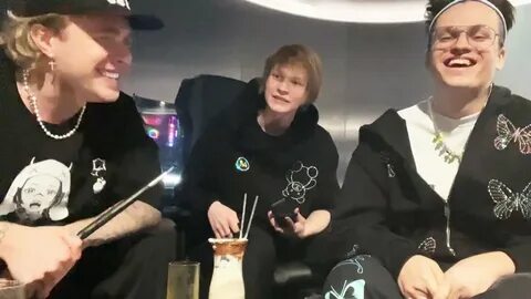 Дипинс без футболки