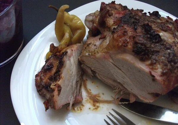 окорок индейки в духовке. как приготовить окорок индейки в духовке. нога индейки запеченная в духовке. курица в духовке с розмарином. окорочка индейки запеченные в духовке.