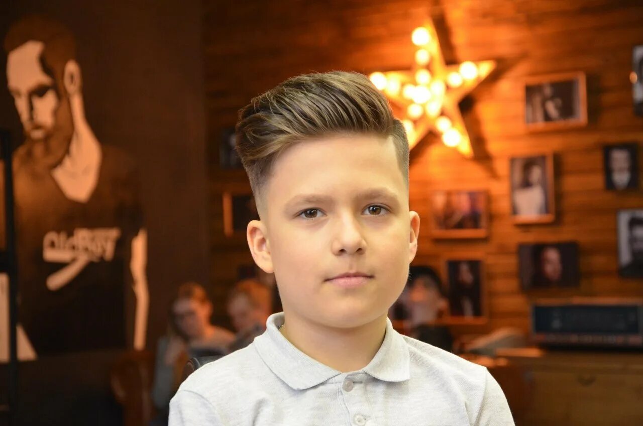 Причёски для мальчиков модные. Стрижка мальчика 2023 года. Детские стрижки мальчику. Стрижка мальчика 2023 года. Модные детские прически мальчику.