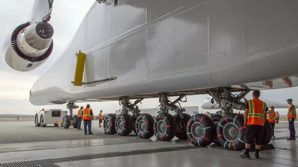 Воздушный старт. Самолет Stratolaunch model 351. Stratolaunch model 351 АН 225. Самолёт Roc (Stratolaunch model 351). Стратолаунч модель 351.