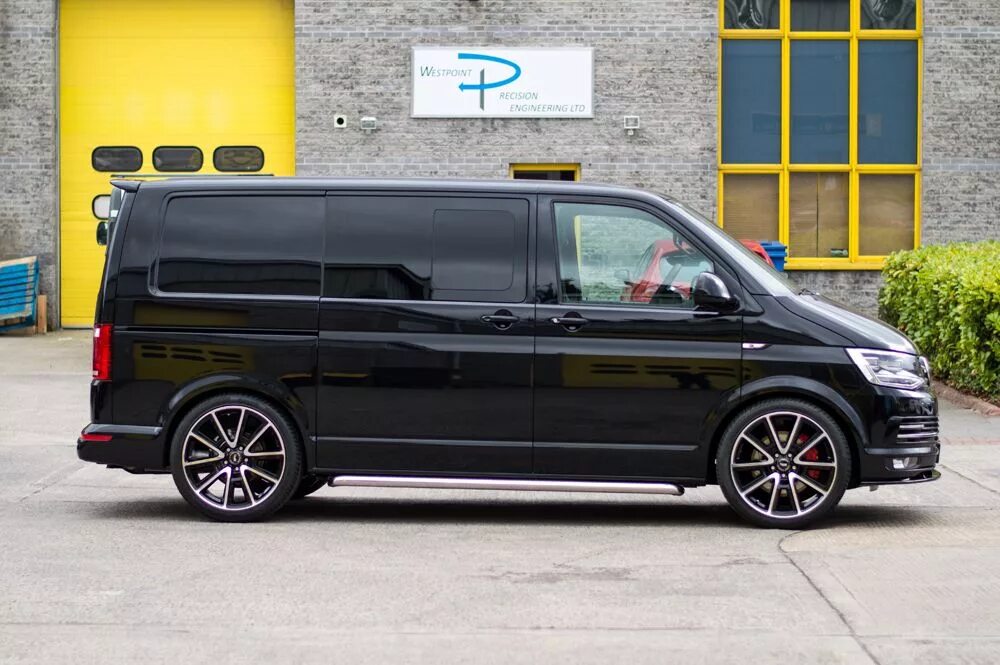 Диски транспортер т5. Volkswagen Multivan t6 Black. Фольксваген Мультивен т5. Фольксваген т5 черный. VW Multivan 6.1.