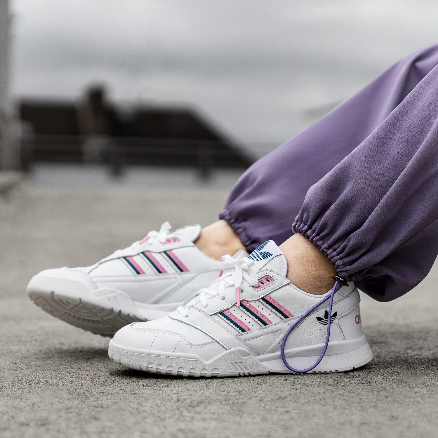 Adidas l. Adidas originals a. Кроссовки adidas originals off white a. R trainer. Adidas originals la trainer.