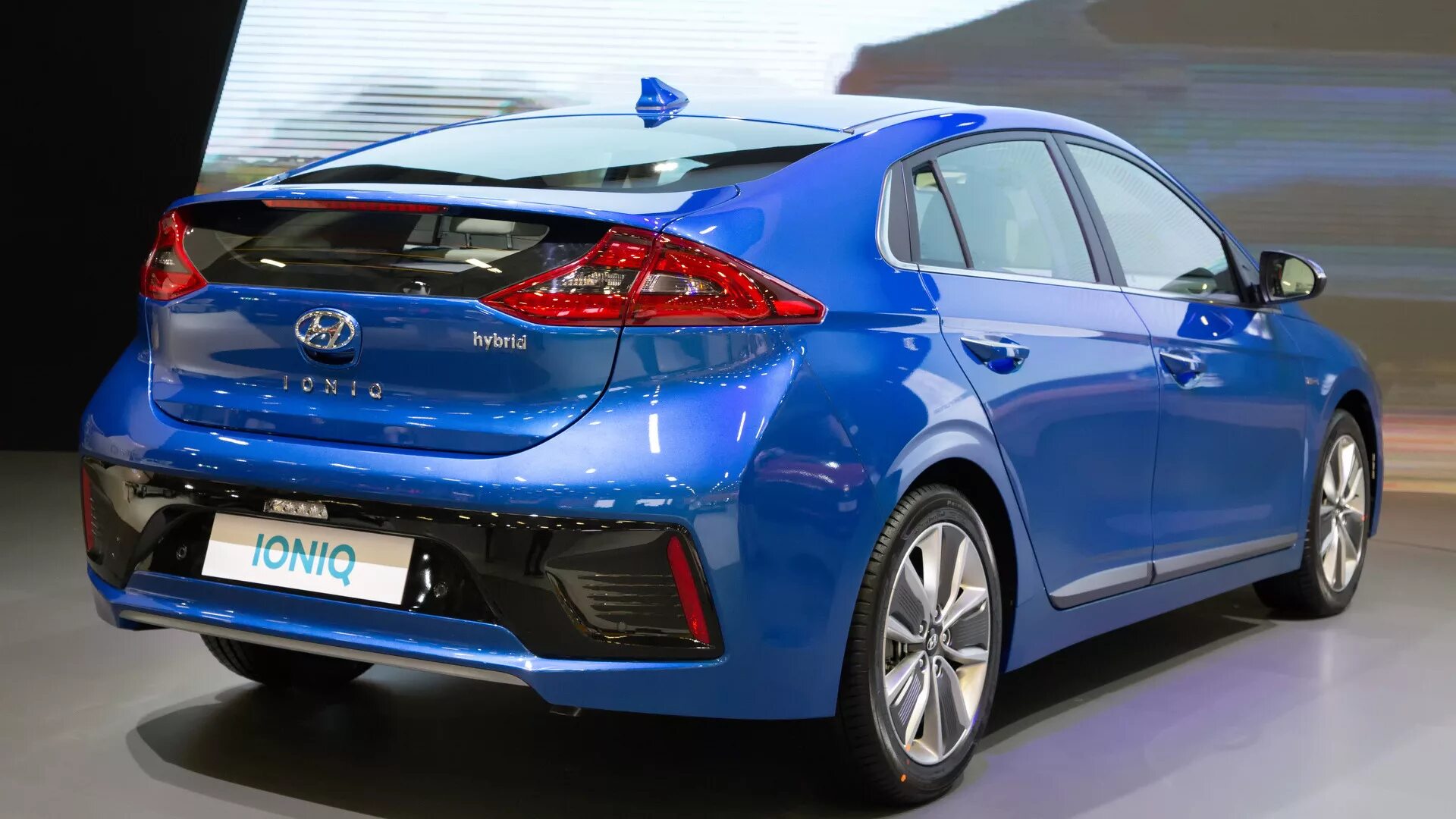 Написали гибрид. Хендай Ионик гибрид. Hyundai Ioniq 2022. Хендай Ионик 5. Ионик гибрид Хендай 2022.