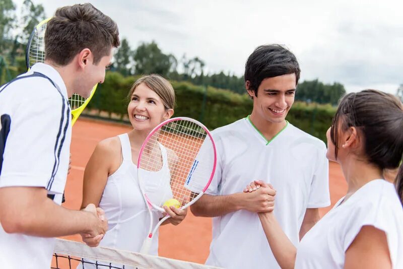 Занятия по большому теннису в кронштадте. Тренировки по большому теннису. Теннис всей семьей. Теннис индивидуальные занятия. Большой теннис для взрослых группы.