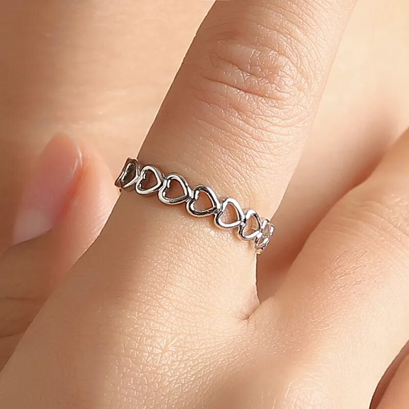 Простое кольцо девушке. Кольца для подростков. Кольцо для девушки. Кольцо для подростка девочки. Модные Колечки.