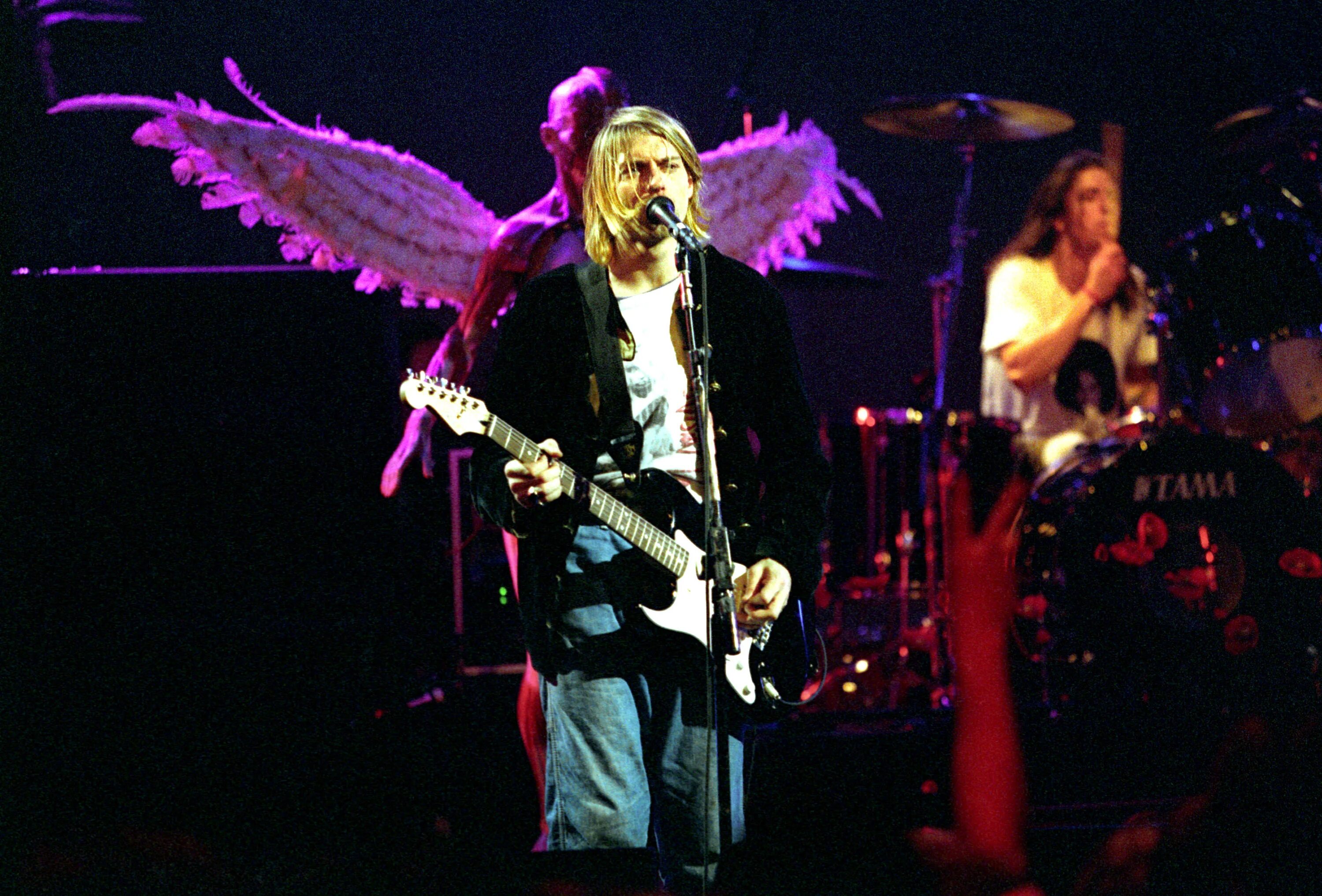 Я прыгаю в нирвану это делает. Курт Кобейн и Nirvana. Nirvana Kurt Cobain. Курт Кобейн Live and Loud. Курт Кобейн МТВ 1993.