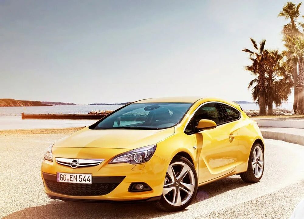 Gm купить опель. Opel Astra GTC 2012. Opel Astra GTC 2012 желтый. Opel Astra GTC 2011.