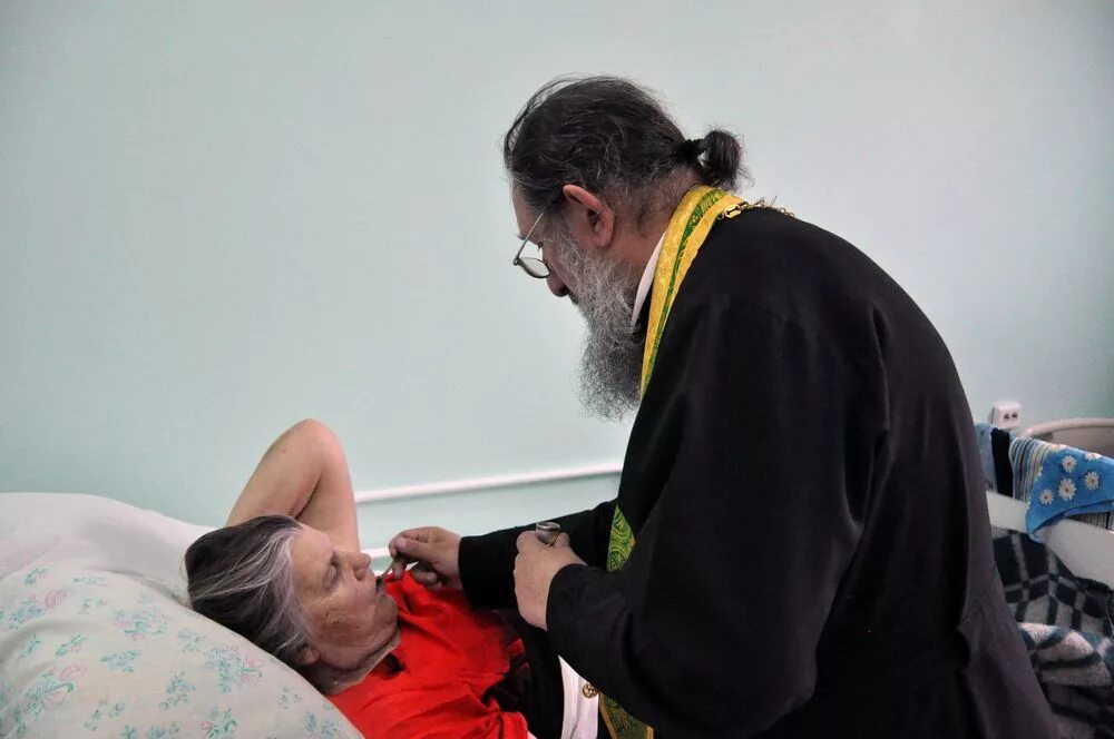 Православие. Руководитель православной службы. Вячеслав липецк батюшка ук. Священник молится. Искреннее покаяние.