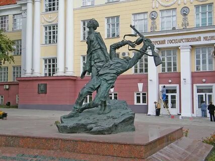 Памятники в курске
