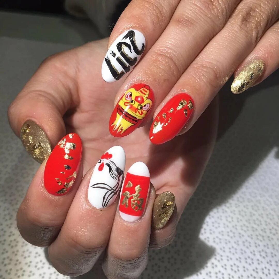 Корейский маникюр с камнями. Ногти со стразами. Восточный дизайн ногтей. Маникюр в японском стиле. Ногти в японском стиле.