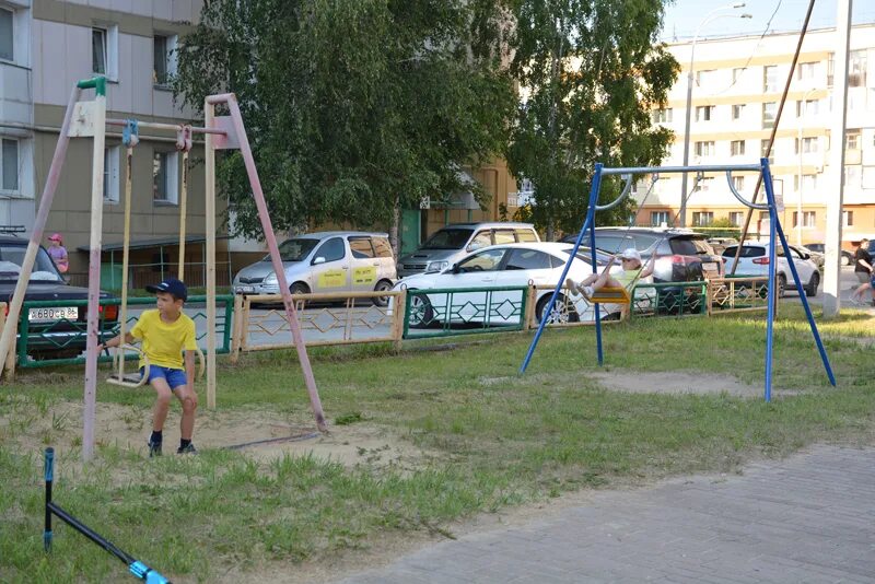 Погода в урае хмао на 10 дней. Солнечный двор Урай площадка. Самые старые турники во дворе. Детская площадка солнышко Урай. Двор культуры.