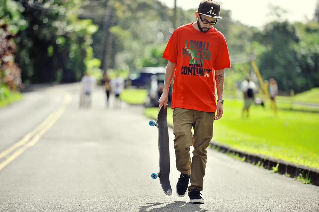Dickies skateboarding. Skate wear. Skate wear. Мода скейтеров 90. Парень со скейтом.