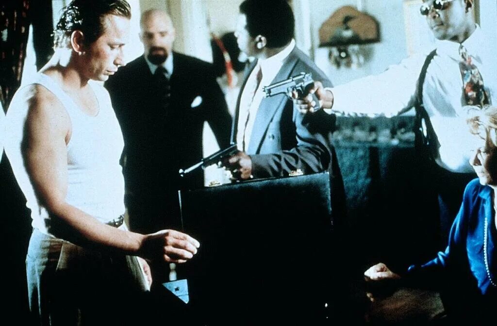 Микки рурк 1995 пуля. 22 пули: бессмертный габриэлла райт. Золотая пуля фильм 2020. Джон инос 3 пуля. Джон инос 3 пуля.