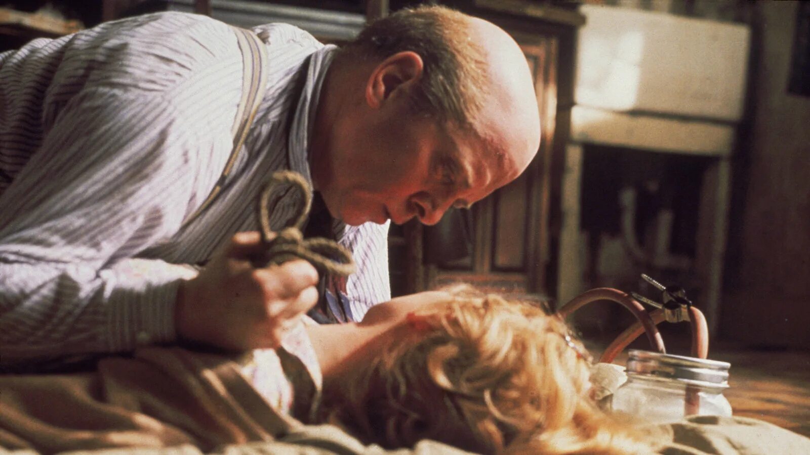 Триллер про серийного убийцу. Логово монстра триллер. Лучшие триллеры про маньяков 2023. Лучшие триллеры про маньяков 2023. Чикатило фильм 2021.