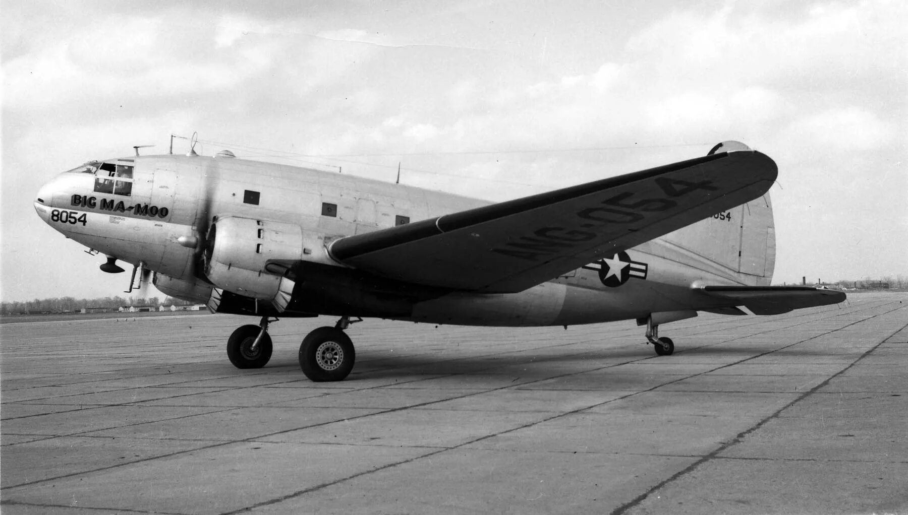 46 c 28. Curtiss c-46. Самолёт c-46 Commando. Curtiss c-46d Commando. Curtiss c-46 Commando кабина.