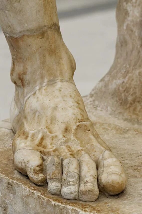 Нога статуя. Стопа скульптура. Античные скульптуры стопы. Скульптура стопа ноги.