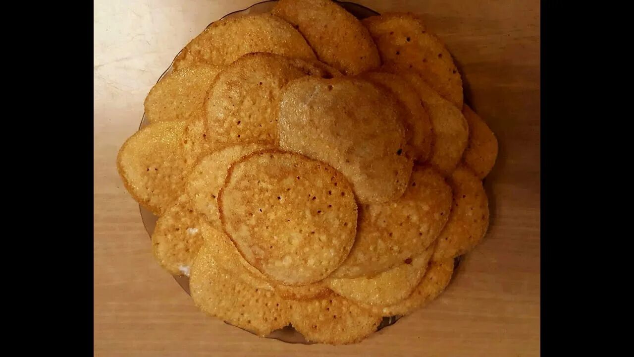 Оладьи из икры сазана. Икорники из сазана. Икорники жареные. Икряники из сазаньей икры. Оладьи из икры.