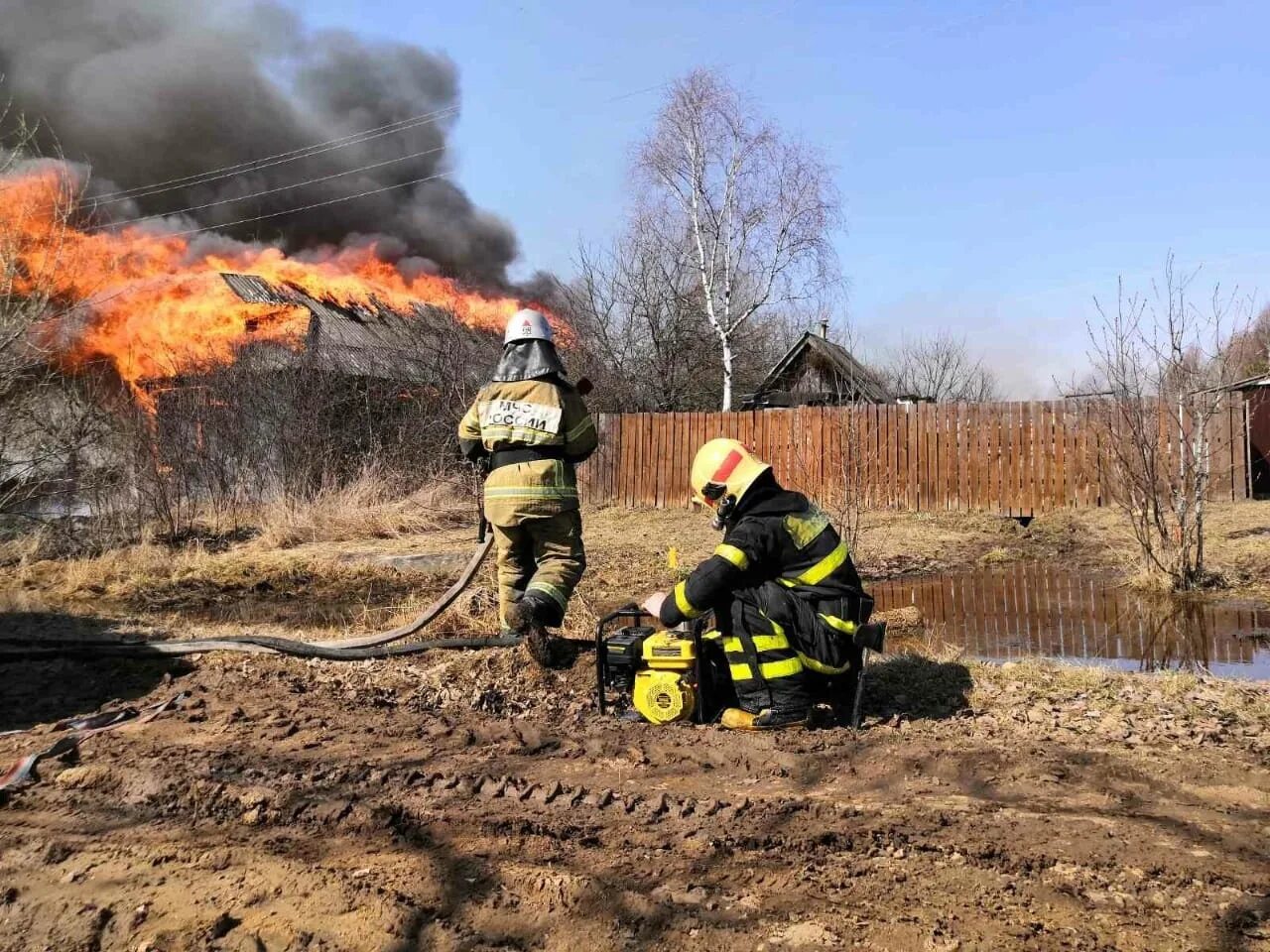 Сильные пожары в россии. Пожар в Першково Гусь Хрустальный. Першково Гусь Хрустального района Владимирской области. Пожар в деревне. Пожар в селе.