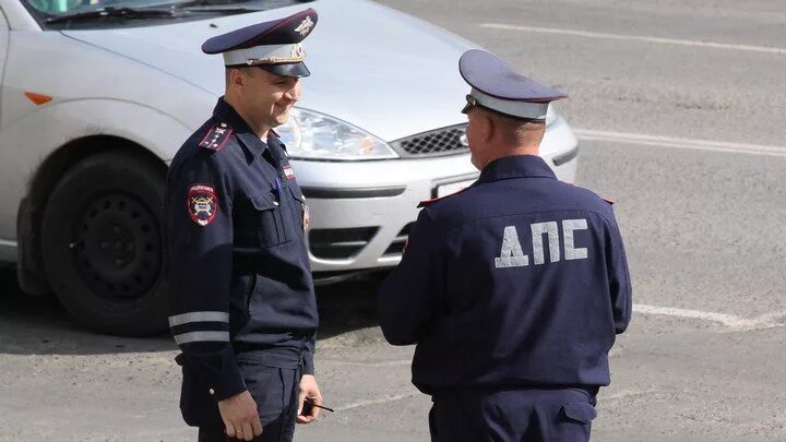 Гибдд барнаул экзамен. Сотрудники ГИБДД Барнаул. ДПС Барнаул. ГИБДД Барнаул гаишники. ГАИ Барнаул сотрудники ГИБДД.