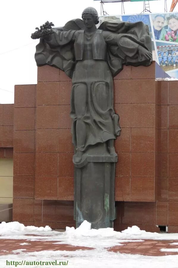 Мемориалы иваново. Мемориальный комплекс красная талка. Памятник труженикам тыла иваново. Мемориалы иваново. Мемориальный комплекс красная талка иваново.