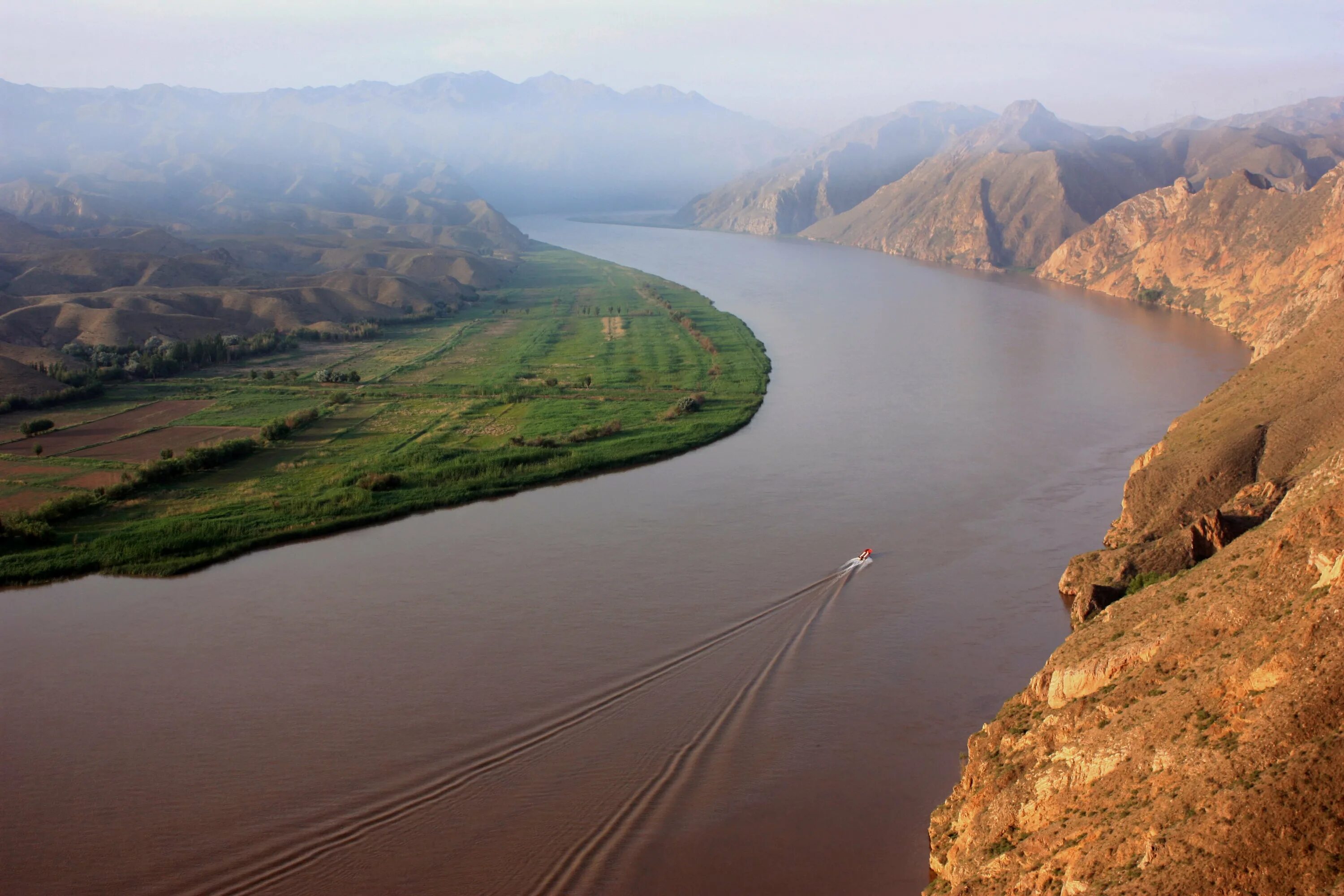 Какие крупные реки в китае. Лессы Китай Хуанхэ. Река Хуанхэ. Древний Китай река Хуанхэ. Устье Хуанхэ.