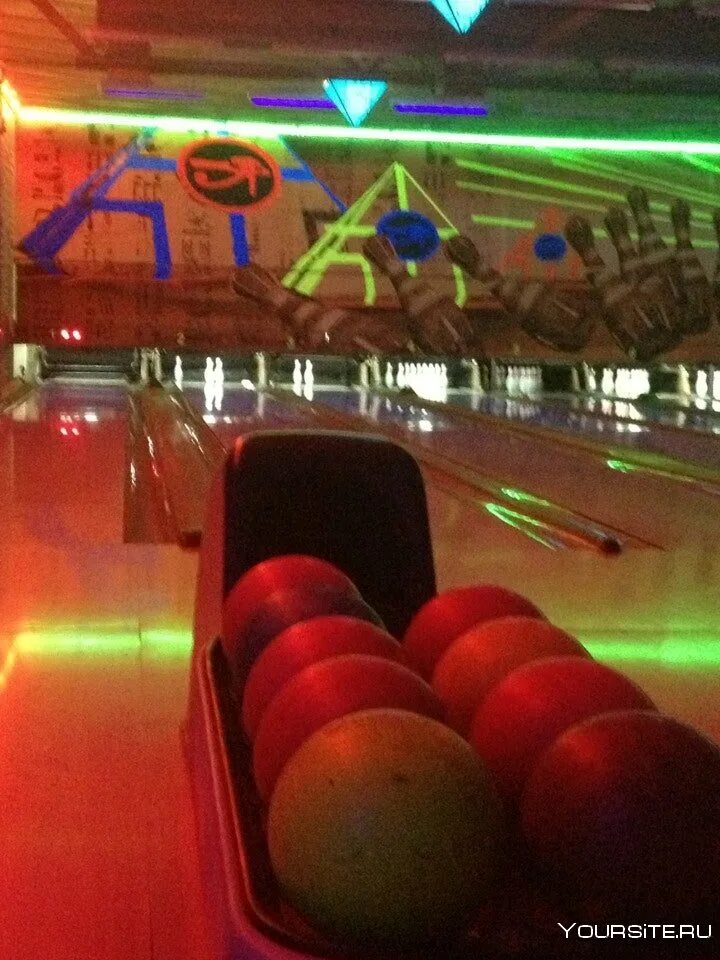 Боулинг оскол. Боулинг в старом осколе. Боулинг старый оскол боше. Тц боше боулинг. Боулинг старый оскол тц боше.