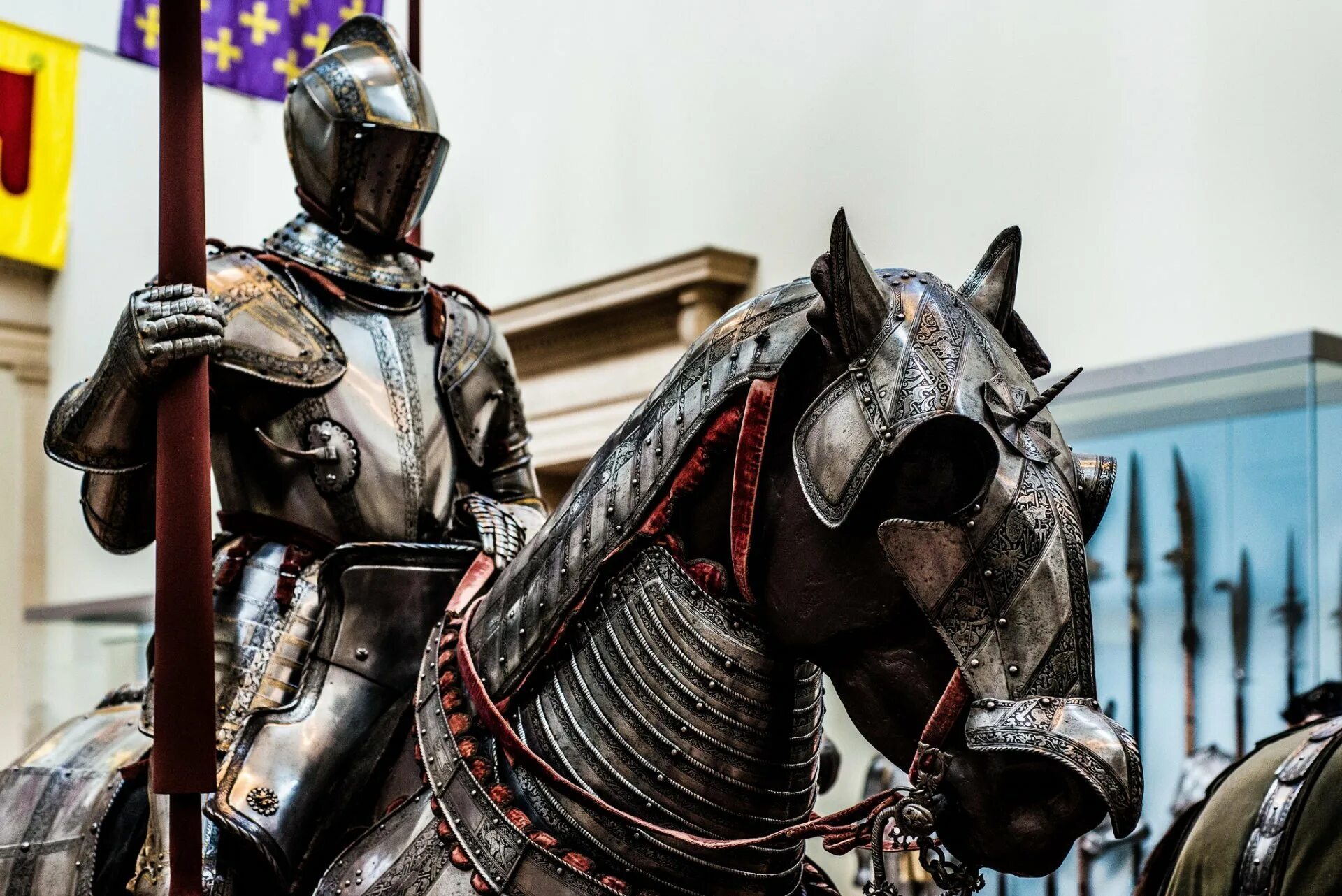 Рыцари горна. Рыцарский конный доспех. Доспех Сигизмунда тирольского. Средневековый рыцарь.