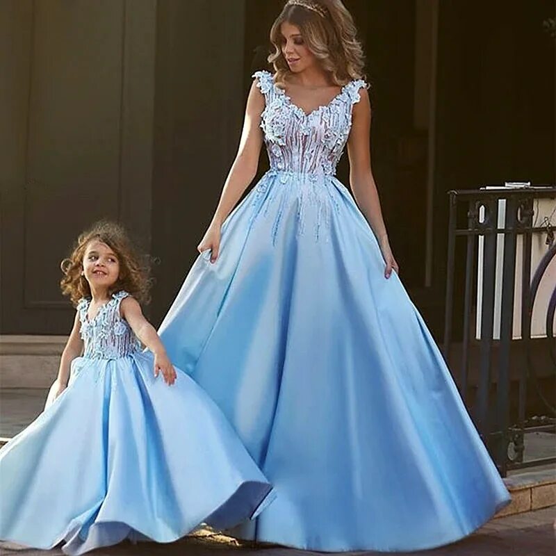 Детские платья мамы. Платья для мам и дочек одинаковые вечерние. Платье для мамы. Платье на выпускной мама и дочка. Свадебное платье для мамы и Дочки.
