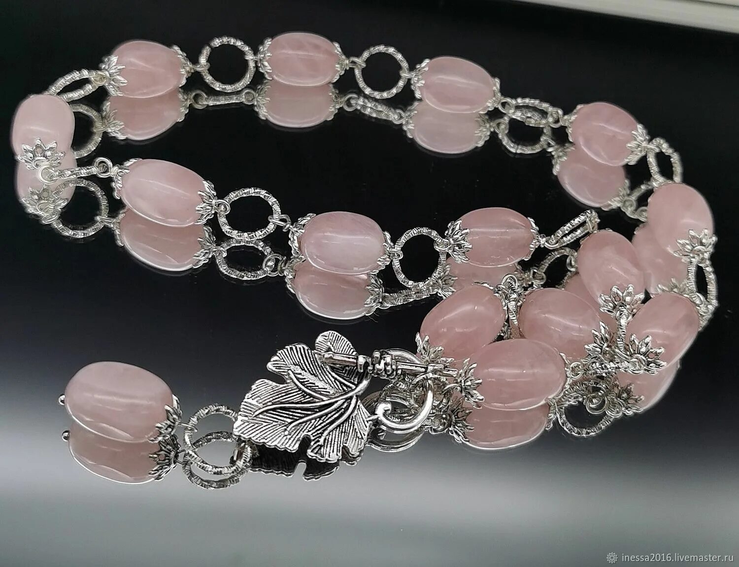 Изделия из натурального розового кварца. Изделия из розового кварца. Браслет из розового кварца. Розовый кварц. Бусы из розового кварца.