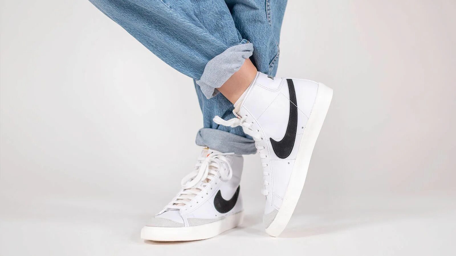 Удлиненные кроссовки. Найк Blazer Mid 77 женские. Nike Blazer Mid 77 outfit. Nike Blazer Mid 77 Vintage on feet. Nike Air Blazer Mid 77.