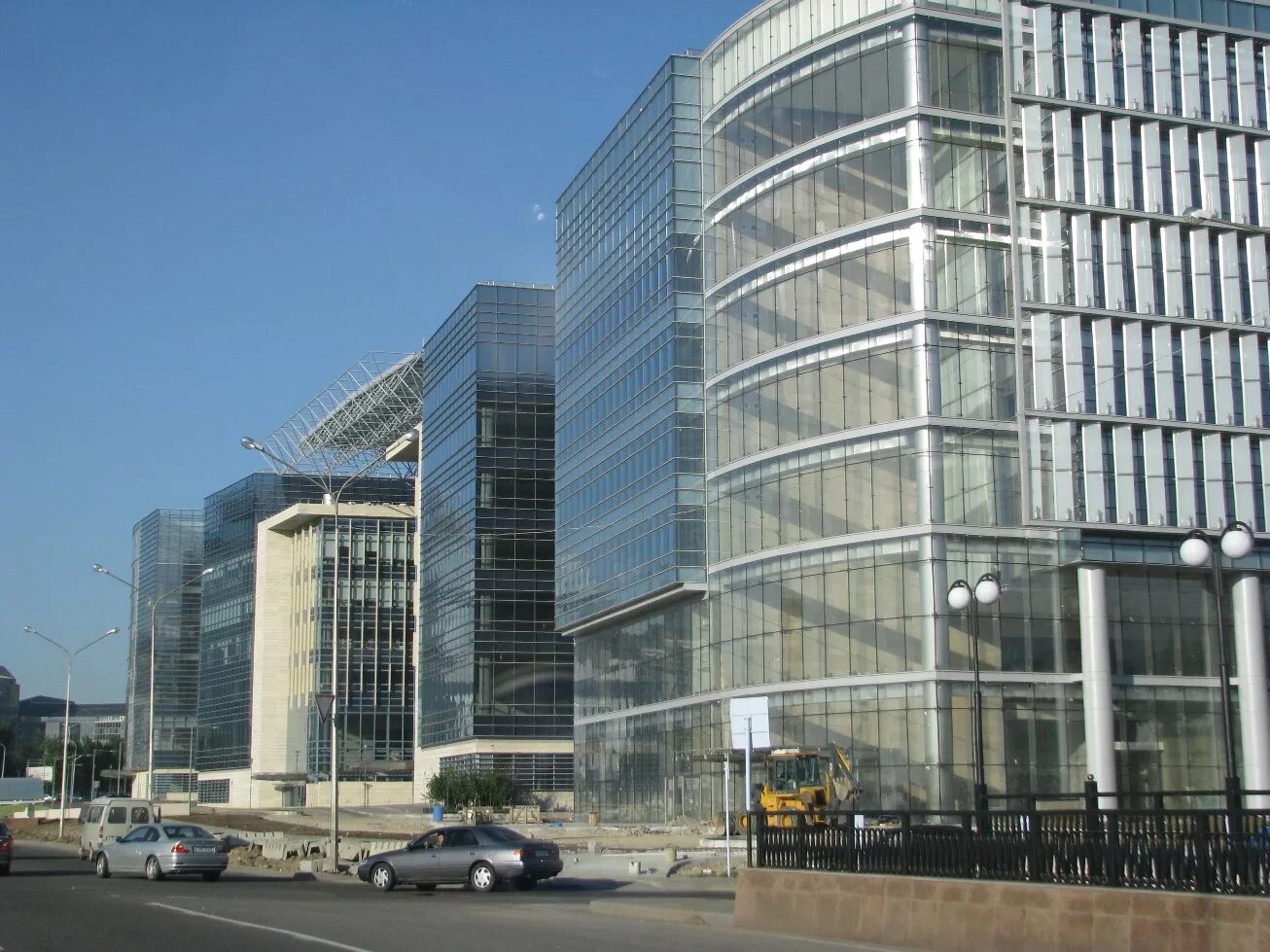 Абильбеков берик конысбаевич народный банк. Финансы алматы. Банки новости. Нурлы тау бизнес центр. Финансовый центр алматы.