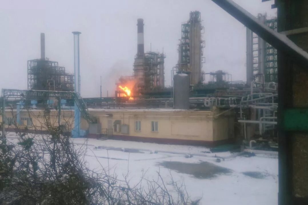Нпз ярославль что было. Нпз ярославль что было. Нефтеперерабатывающий завод ярославль. Ярославский нефтеперегонный завод. Завод славнефть янос.