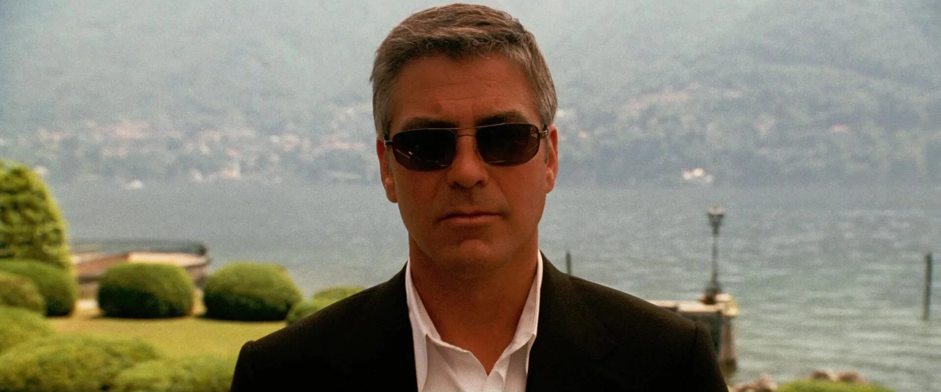 13 друзей оушена 1080. Джордж Клуни 12 друзей Оушена. Джордж Клуни 13 друзей Оушена. Джордж Клуни в очках 11 друзей Оушена. Джордж Клуни 11 друзей Оушена.