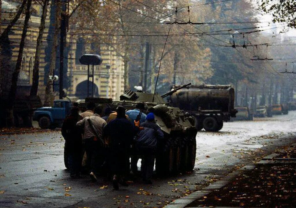 Территория 1993. Уличные бои в Тбилиси в 1991.