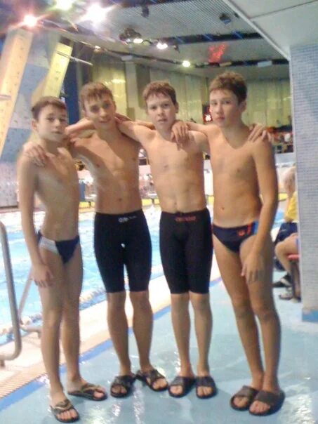 Мальчики пловцы. Мальчики пловцы 13 лет. Юноши в бассейне. Мальчики в бассейне 14 лет.