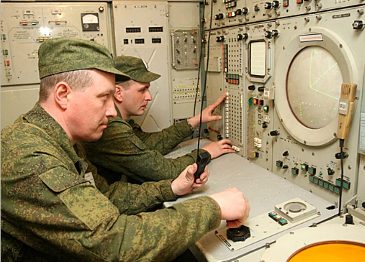 дежурный пункт полиции. оперативный дежурный полиции. комната полиции в метро. оперативный дежурный полиции. дежурный пункт полиции.