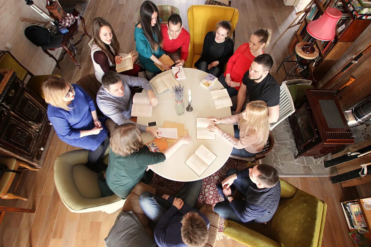 Discussion школа. клуб обсуждений. психологический киноклуб. клуб обсуждений. клуб обсуждений.