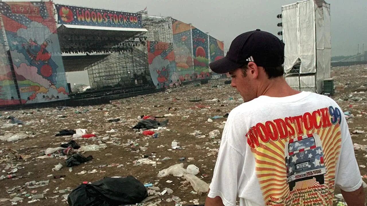 Вудсток 99 мир любовь и ярость. "Вудсток 99. Полный провал" (Trainwreck: Woodstock '99). Вудсток-99 фото. Вудсток 99