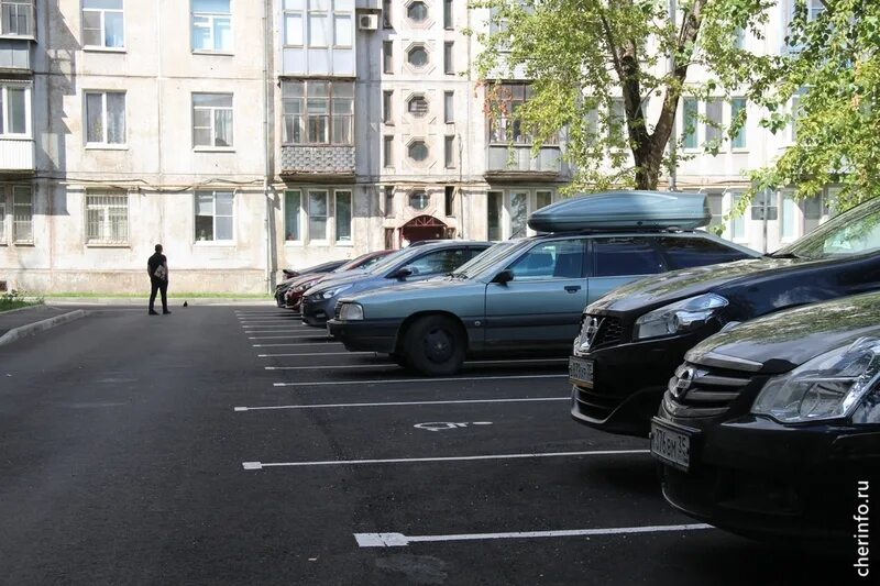 Машина во дворе летом фото. Дворы которые заасфальтируютво Владивостоке 2023 Гризодубовой. Лето во дворах Карбышева 21. Двор сейчас. За 3 недели отремонтировали 58