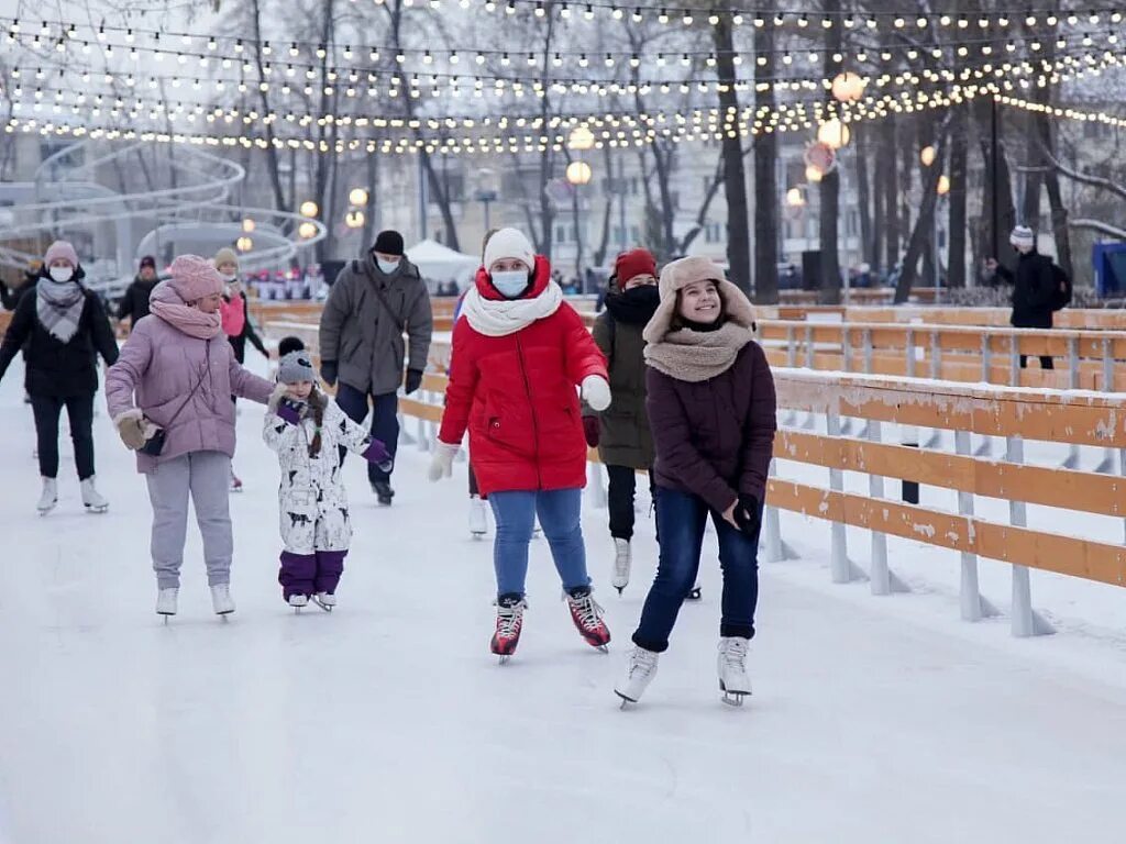 Каток в городском парке. Парк Терешковой в Челябинске каток. Челябинск детский парк имени Терешковой каток. Каток в парке Терешковой. Каток парк Бабушкина.