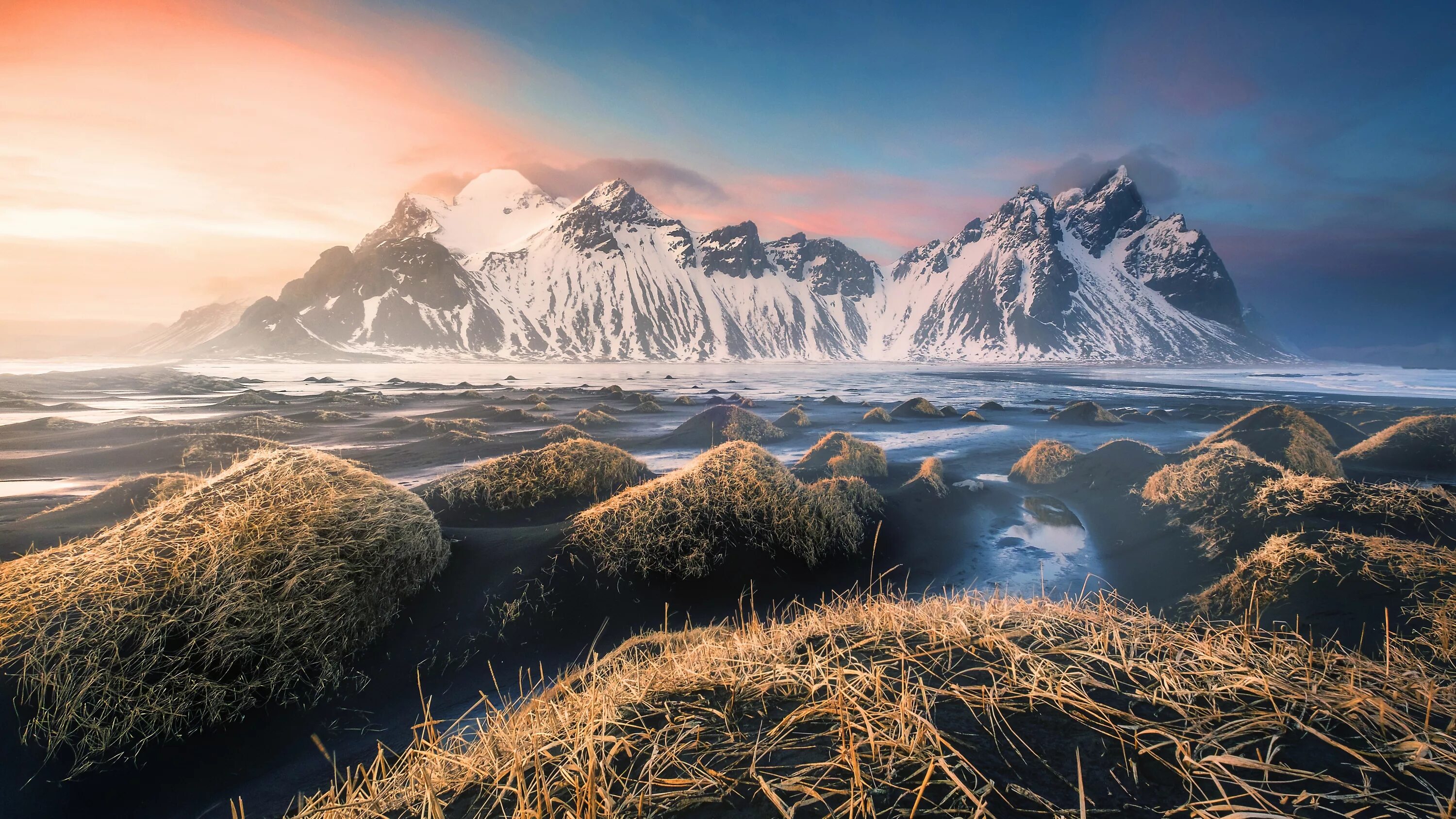 Вестрахорн Исландия. Гора Вестрахорн Исландия. Природа Sand Исландия гора Vestrahorn Mountain.